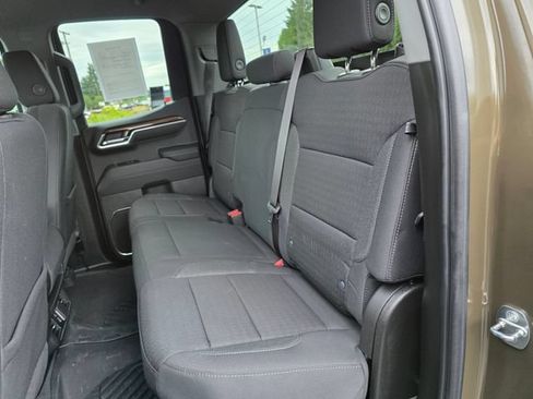 Used 2023 Chevrolet Silverado 1500 LT AWD/4WD image 18