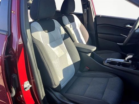 Used 2025 Chevrolet Trax LS w/ LS Convenience Package image 7