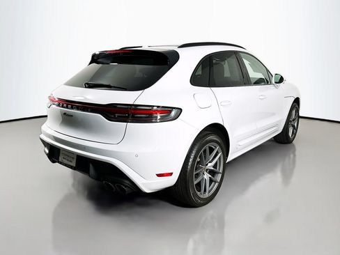 Certified 2025 Porsche Macan AWD/4WD image 9