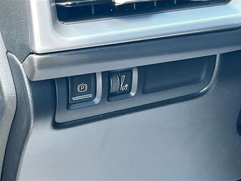 Used 2024 Cadillac XT4 Premium Luxury w/ Technology Package FWD image 10