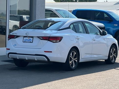 Used 2022 Nissan Sentra SV image 3
