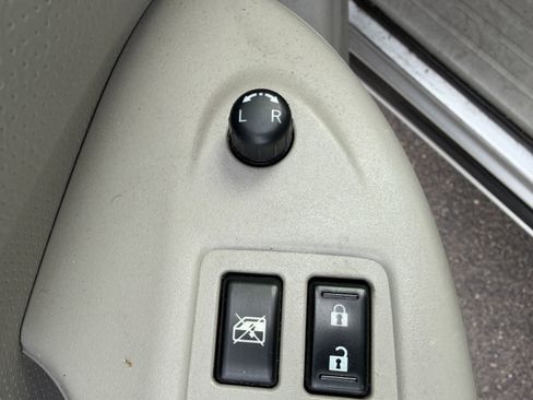 Used 2016 Nissan Quest S FWD image 7