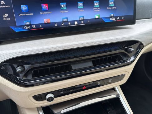 Certified 2025 BMW 330i Sedan w/ Convenience Package RWD image 25