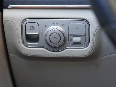 Used 2022 Mercedes-Benz GLS 450 4MATIC image 19