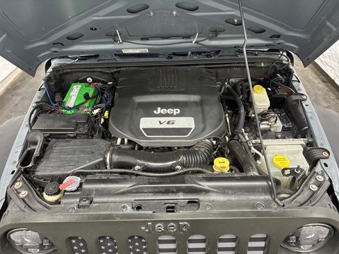 Used 2014 Jeep Wrangler Rubicon w/ Power Convenience Group AWD/4WD image 6