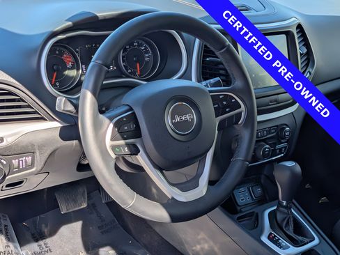 Used 2018 Jeep Cherokee Latitude Plus image 19