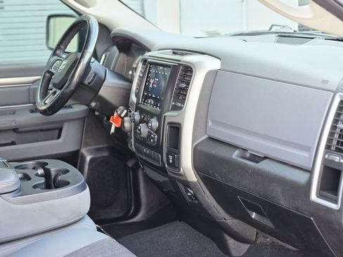 Used 2019 RAM 1500 Classic SLT w/ Luxury Group image 13