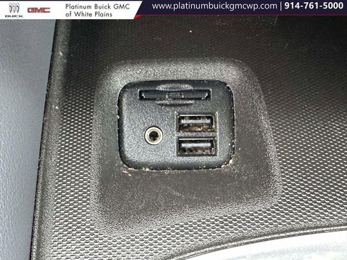 Used 2020 Buick Enclave Premium w/ Sun and Sites Package image 28