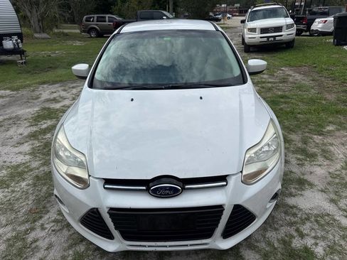 Used 2012 Ford Focus SE FWD image 2