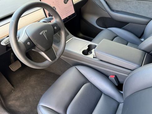 Used 2024 Tesla Model Y Long Range image 10