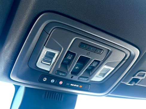 Used 2022 GMC Sierra 1500 SLT image 37