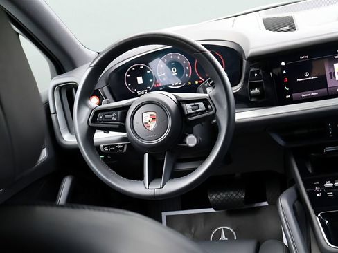Certified 2024 Porsche Cayenne AWD/4WD image 20
