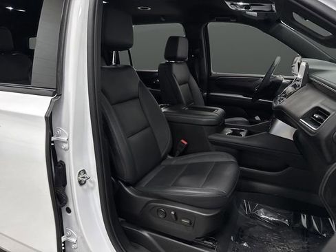 Used 2023 Chevrolet Suburban Z71 w/ Luxury Package image 32