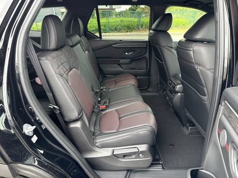 Used 2026 Honda Pilot Black Edition image 12