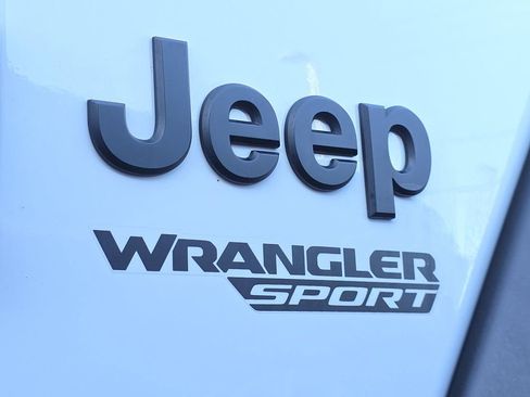 Used 2021 Jeep Wrangler Sport S image 13