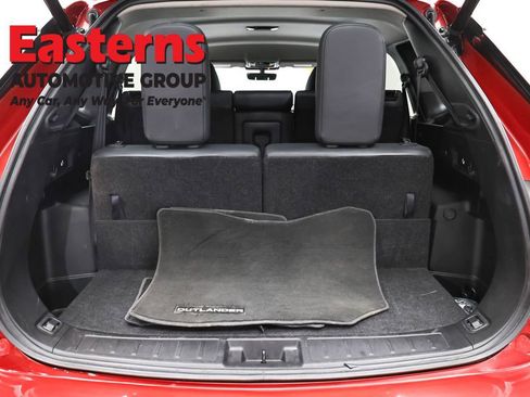 Used 2025 Mitsubishi Outlander AWD image 9