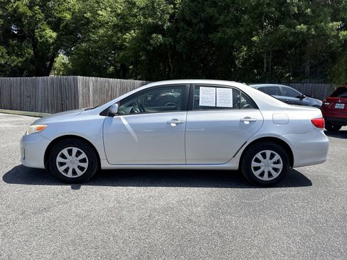 Used 2011 Toyota Corolla LE FWD image 3