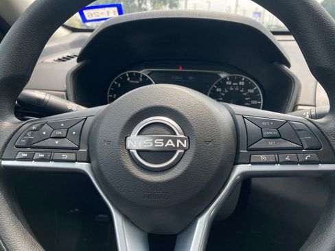 Used 2025 Nissan Altima 2.5 SV FWD image 16