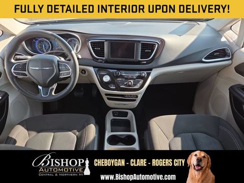Used 2023 Chrysler Voyager LX FWD image 3