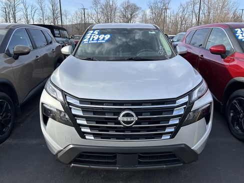 Used 2025 Nissan Rogue SV image 1