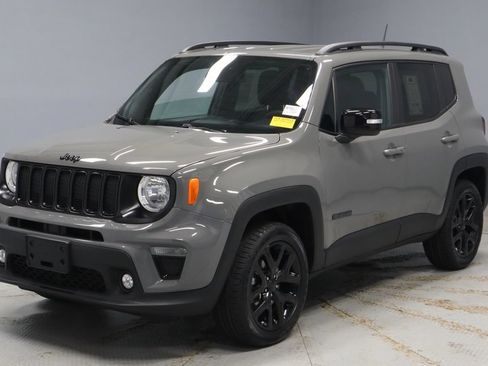 Used 2022 Jeep Renegade Altitude AWD/4WD image 7
