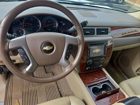 Used 2013 Chevrolet Avalanche LTZ image 14