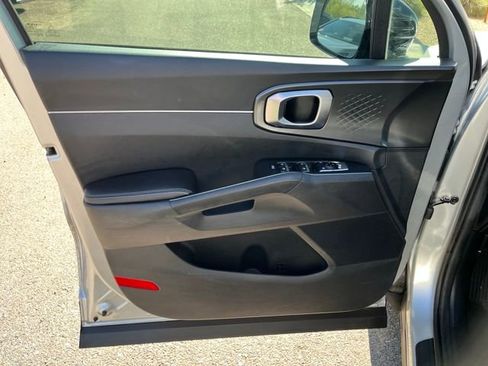 Used 2022 Kia Sorento S image 13