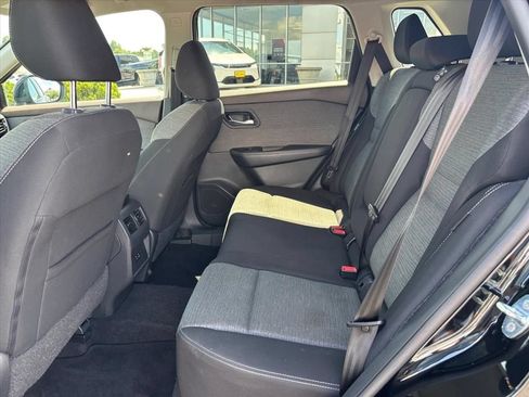 Used 2022 Nissan Rogue SV AWD/4WD image 12