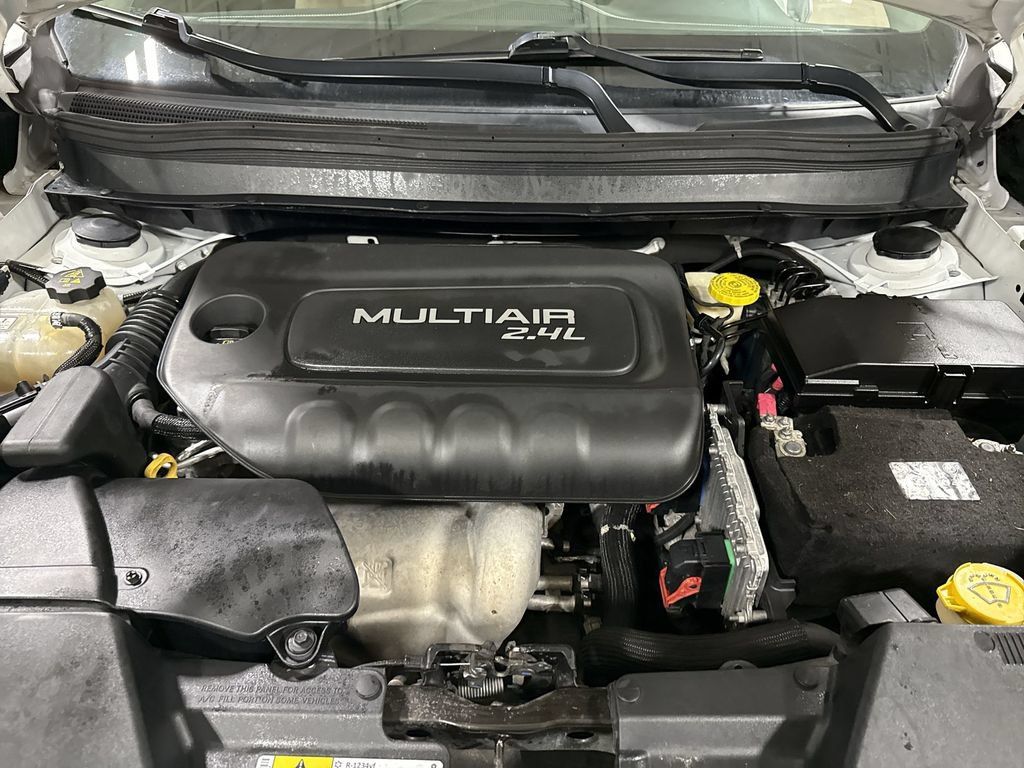 Used 2017 Jeep Cherokee Latitude w/ Comfort & Sound Group AWD/4WD image 25