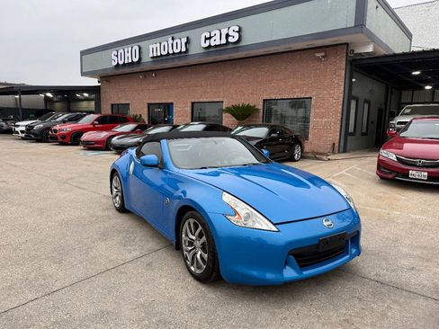 Used 2010 Nissan 370Z Touring image 2