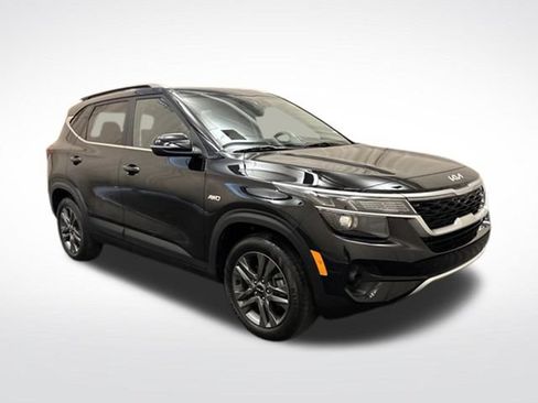 Used 2023 Kia Seltos S w/ Navigation Package AWD/4WD image 3