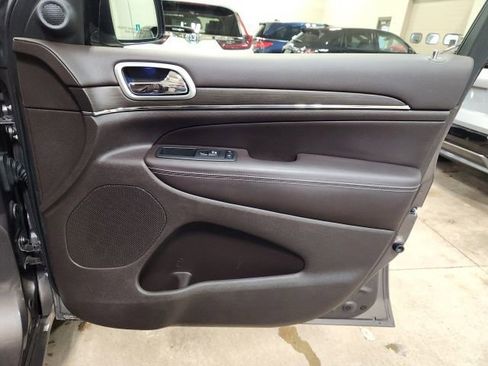 Used 2018 Jeep Grand Cherokee Overland image 37