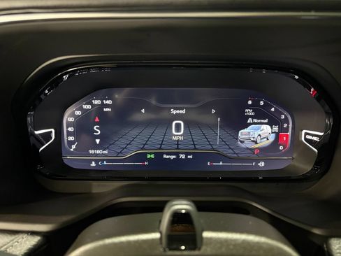Used 2024 GMC Yukon Denali w/ Advanced Technology Package AWD/4WD image 19