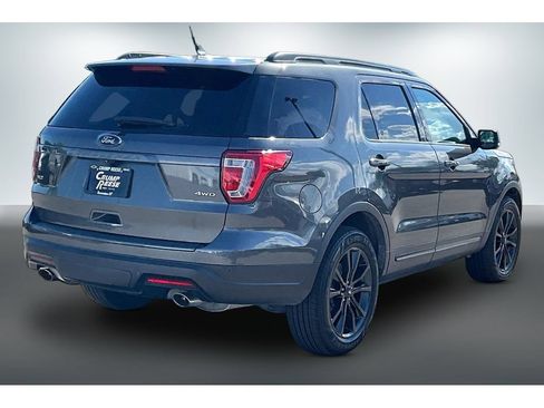 Used 2019 Ford Explorer XLT w/ Equipment Group 202A AWD/4WD image 6