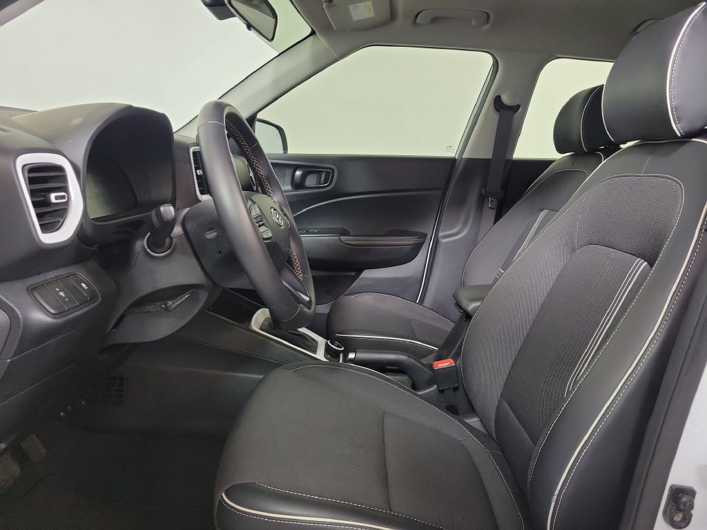 Used 2025 Hyundai Venue Limited FWD image 11