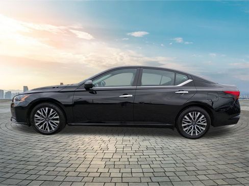 Used 2025 Nissan Altima 2.5 SV FWD image 8