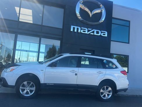 Used 2014 Subaru Outback 2.5i w/ Alloy Wheel Package AWD/4WD image 2