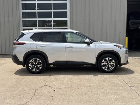 Used 2023 Nissan Rogue SV w/ SV Premium Package AWD/4WD image 2