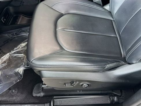 Used 2023 Chrysler Pacifica Touring-L w/ S Appearance Package image 18