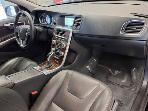 Used 2016 Volvo S60 T5 Premier w/ Climate Package image 9