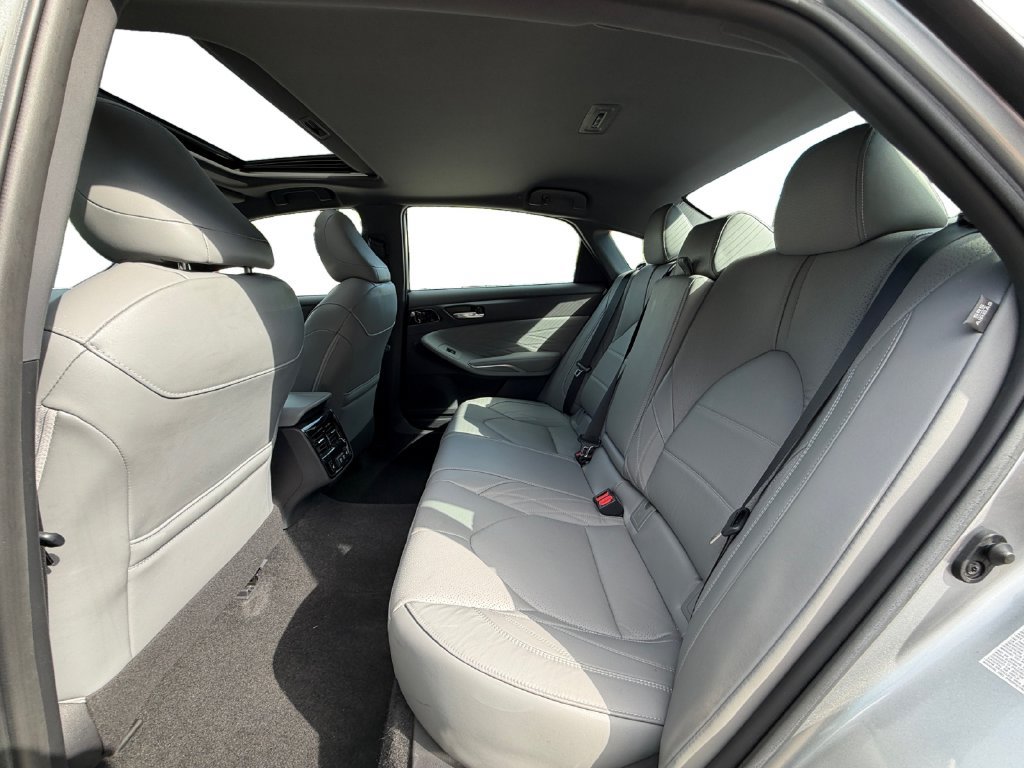 Used 2019 Toyota Avalon Limited FWD image 14