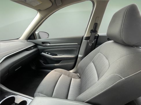 Used 2023 Nissan Altima 2.5 SV w/ SV Premium Package FWD image 35