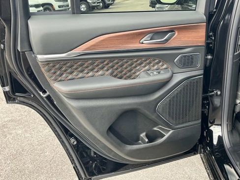 New 2025 Jeep Grand Cherokee Summit w/ Obsidian Package AWD/4WD image 8