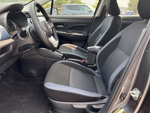 Used 2025 Nissan Versa SV FWD image 20