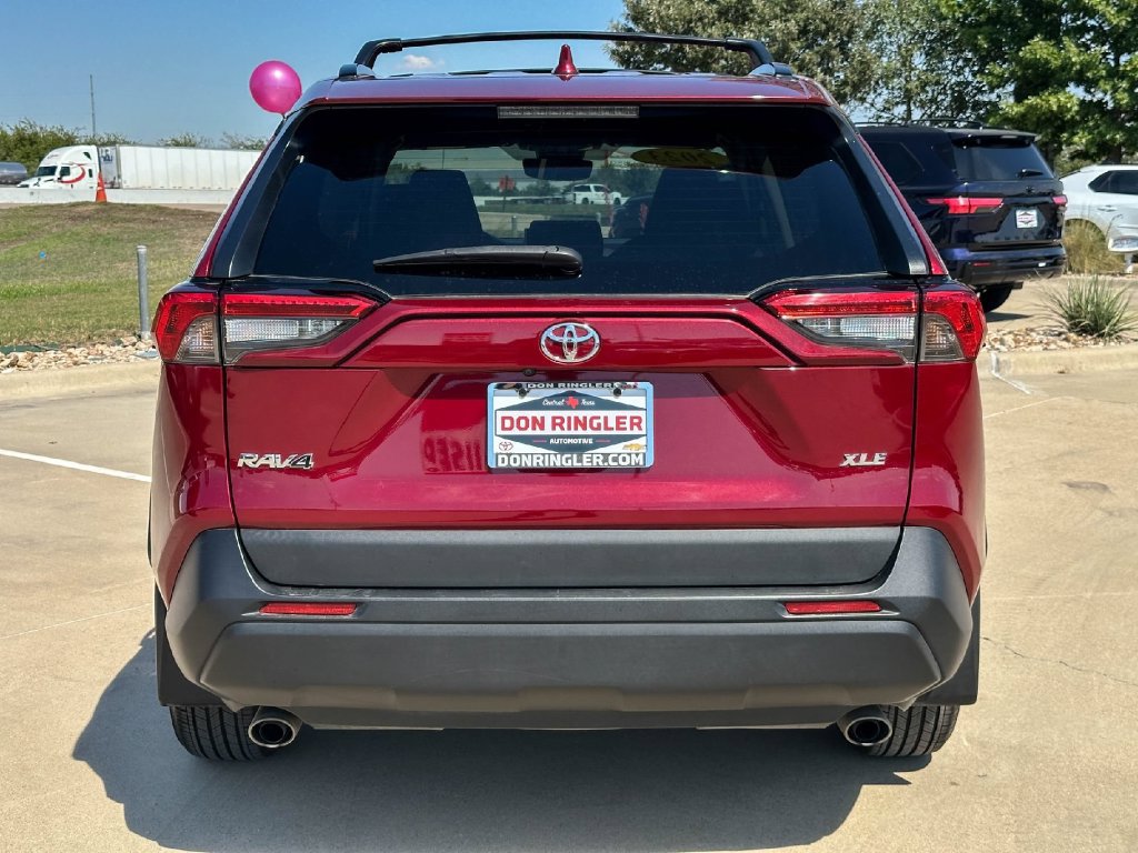 Used 2023 Toyota RAV4 XLE w/ Convenience Package FWD image 4
