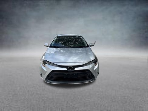 Used 2023 Toyota Corolla LE FWD image 2
