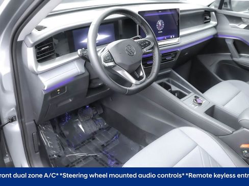 Used 2025 Volkswagen Tiguan SE image 4