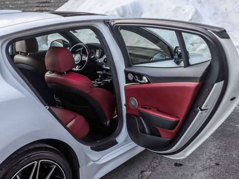 Used 2022 Kia Stinger GT-Line w/ Sun & Sound Package image 17