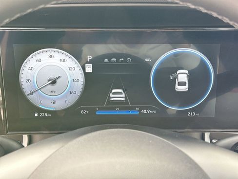 New 2025 Hyundai Elantra Limited image 37