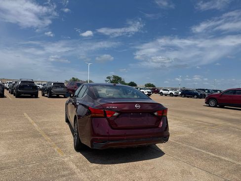 Certified 2025 Nissan Altima 2.5 SV FWD image 15